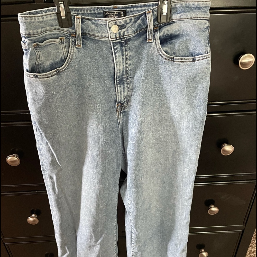 A&F Cropped Jeans